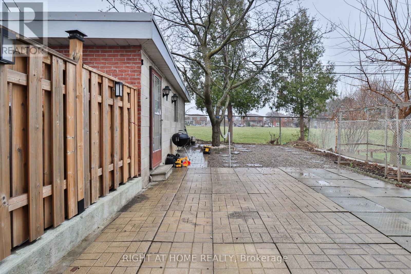 17 Rambler Place, Toronto, Ontario  M3L 1N6 - Photo 9 - W12613046