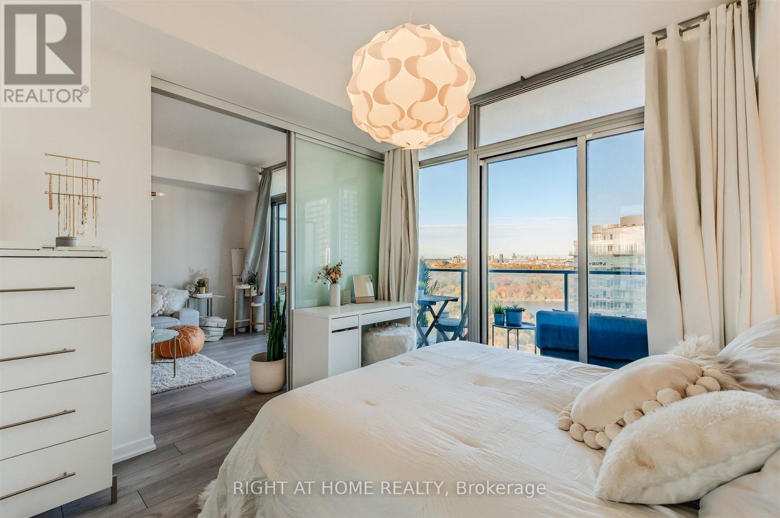 2616 - 103 The Queensway Avenue, Toronto, Ontario M6S 5B3 - Photo 16 - W12613048