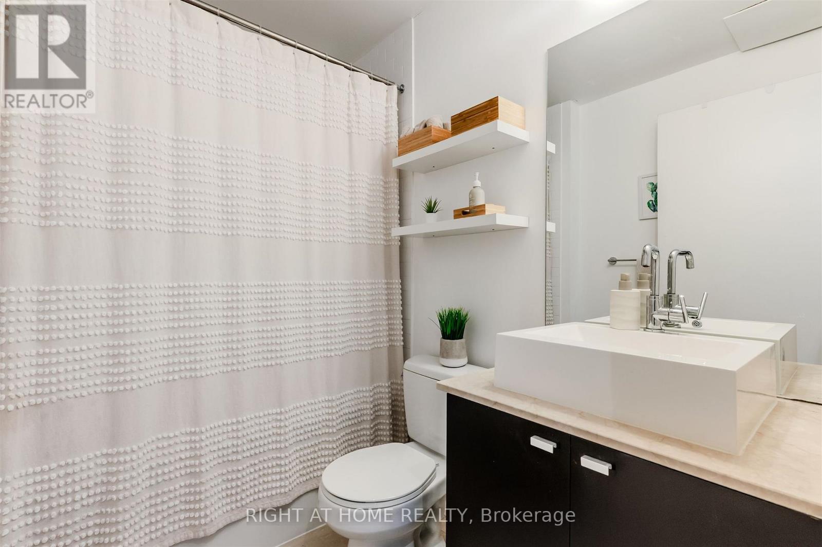 2616 - 103 The Queensway Avenue, Toronto, Ontario M6S 5B3 - Photo 17 - W12613048