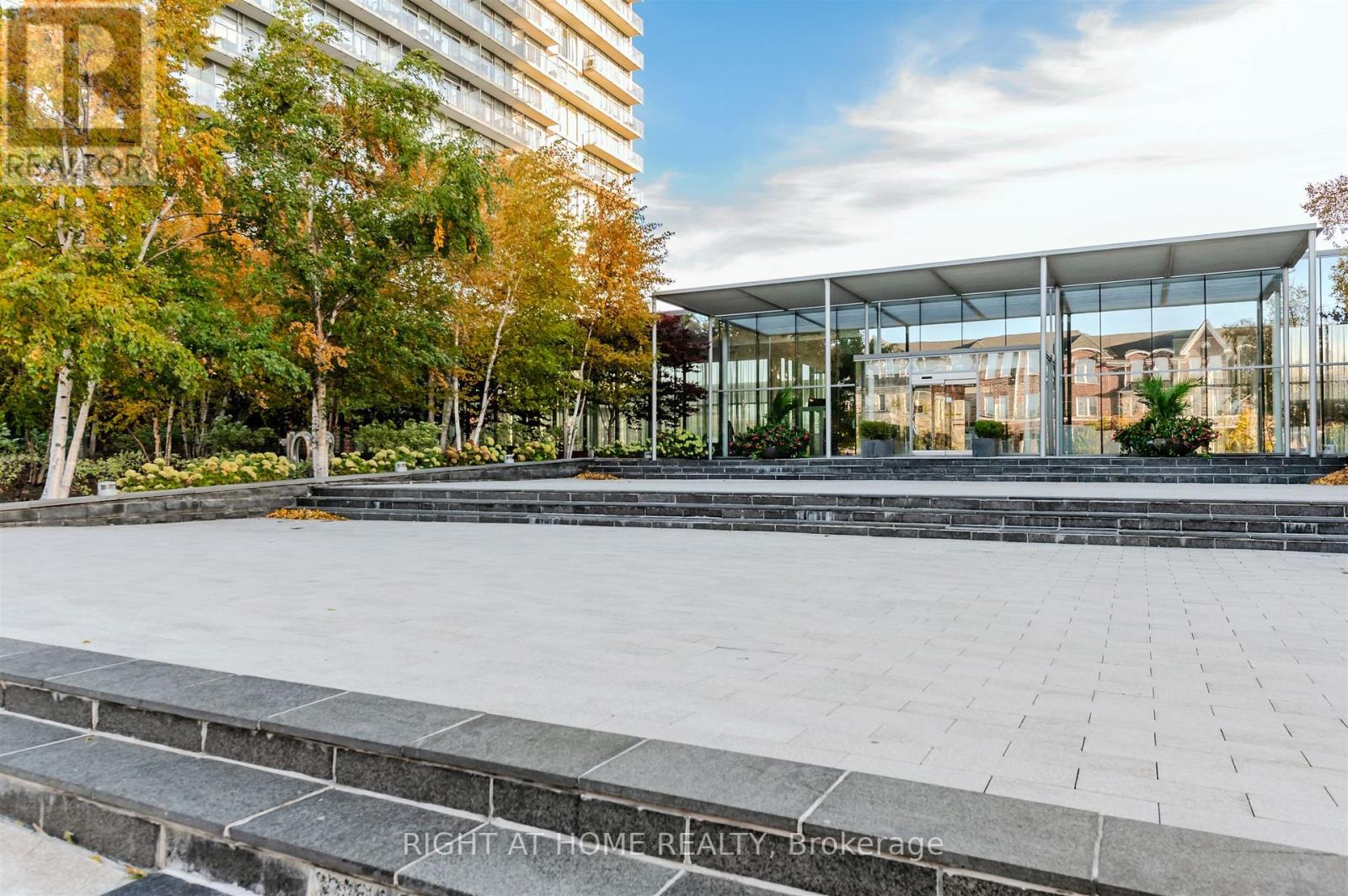 2616 - 103 The Queensway Avenue, Toronto, Ontario M6S 5B3 - Photo 2 - W12613048