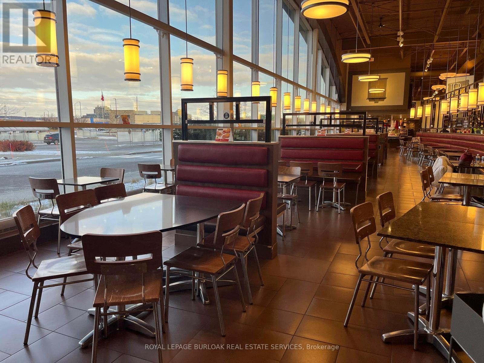 2515 Appleby Line, Burlington, Ontario  L7L 0B6 - Photo 3 - W12613058