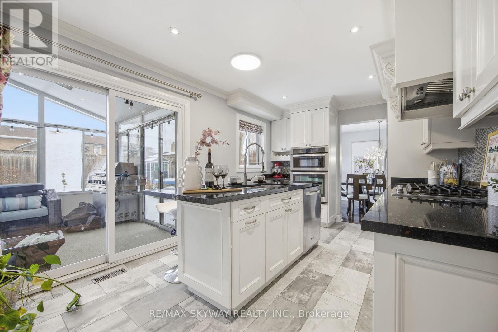 13 Mackay Street N, Brampton, Ontario  L6S 2Z9 - Photo 13 - W12613062