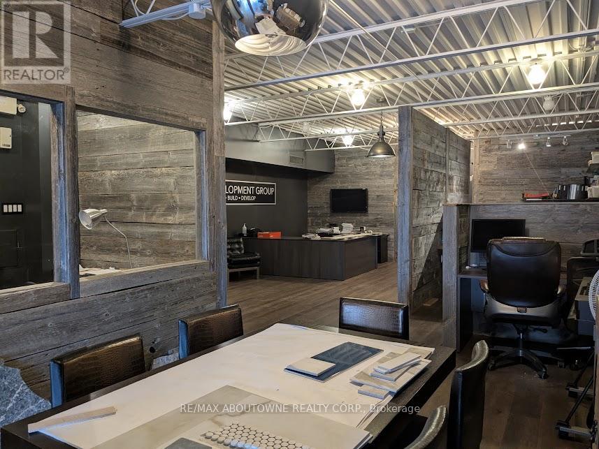 220 Lakeshore Road E, Oakville, Ontario  L6J 1H8 - Photo 4 - W12613074