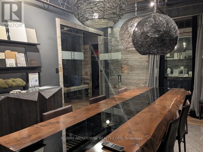 220 Lakeshore Road E, Oakville, Ontario  L6J 1H8 - Photo 8 - W12613074