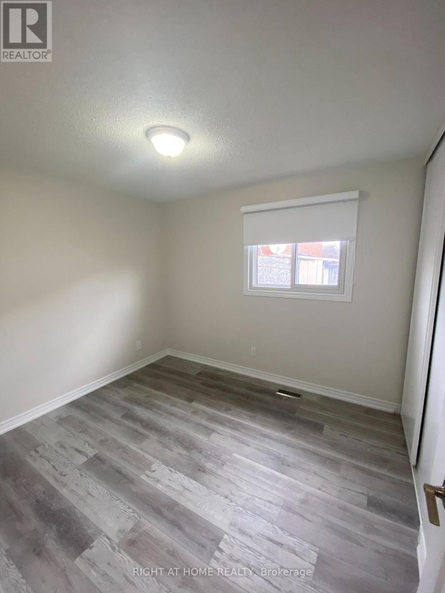 118 Avening Drive, Toronto, Ontario  M9V 4E6 - Photo 9 - W12613094