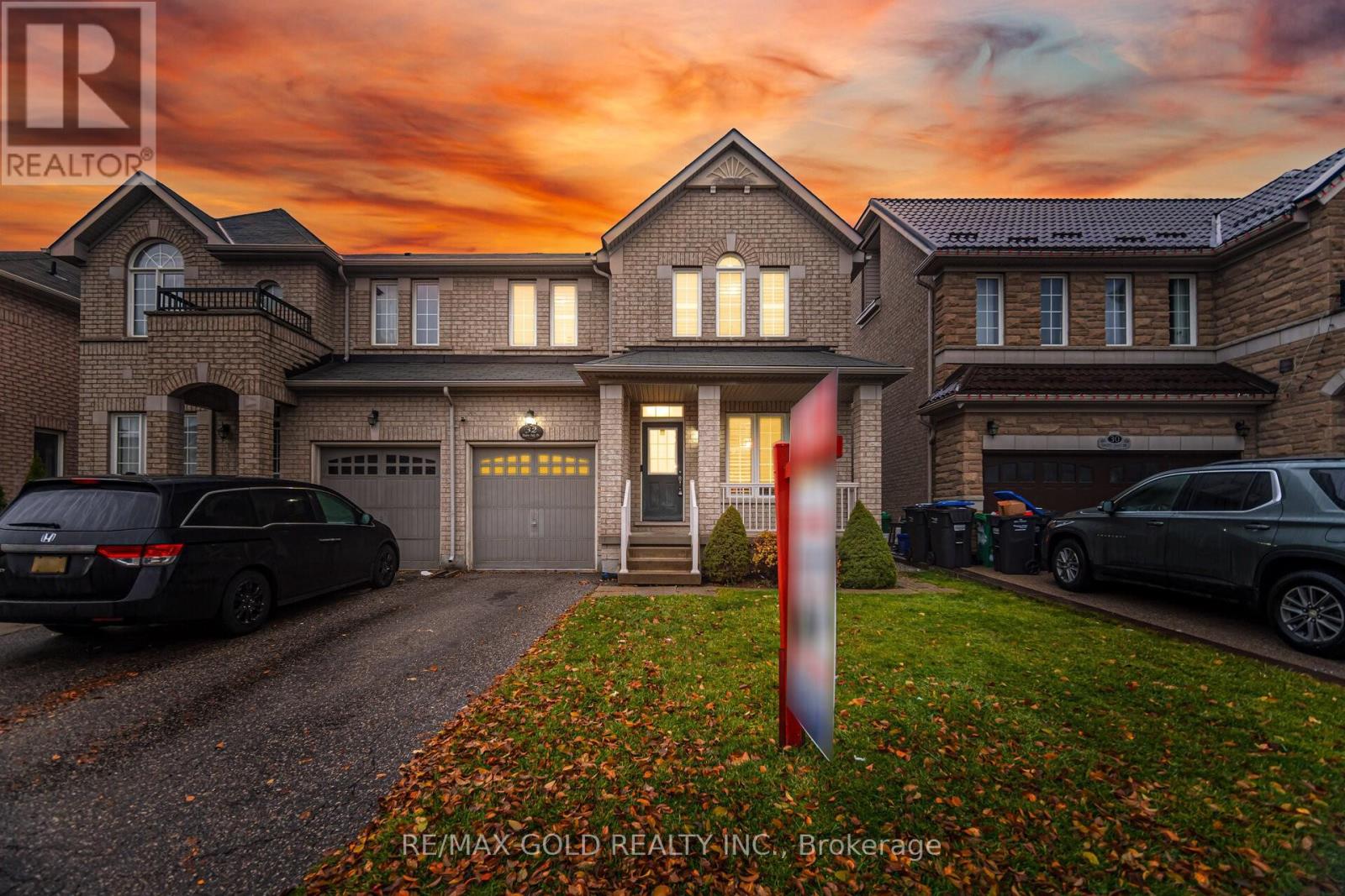 32 DADEN OAKS DRIVE, Brampton, Ontario