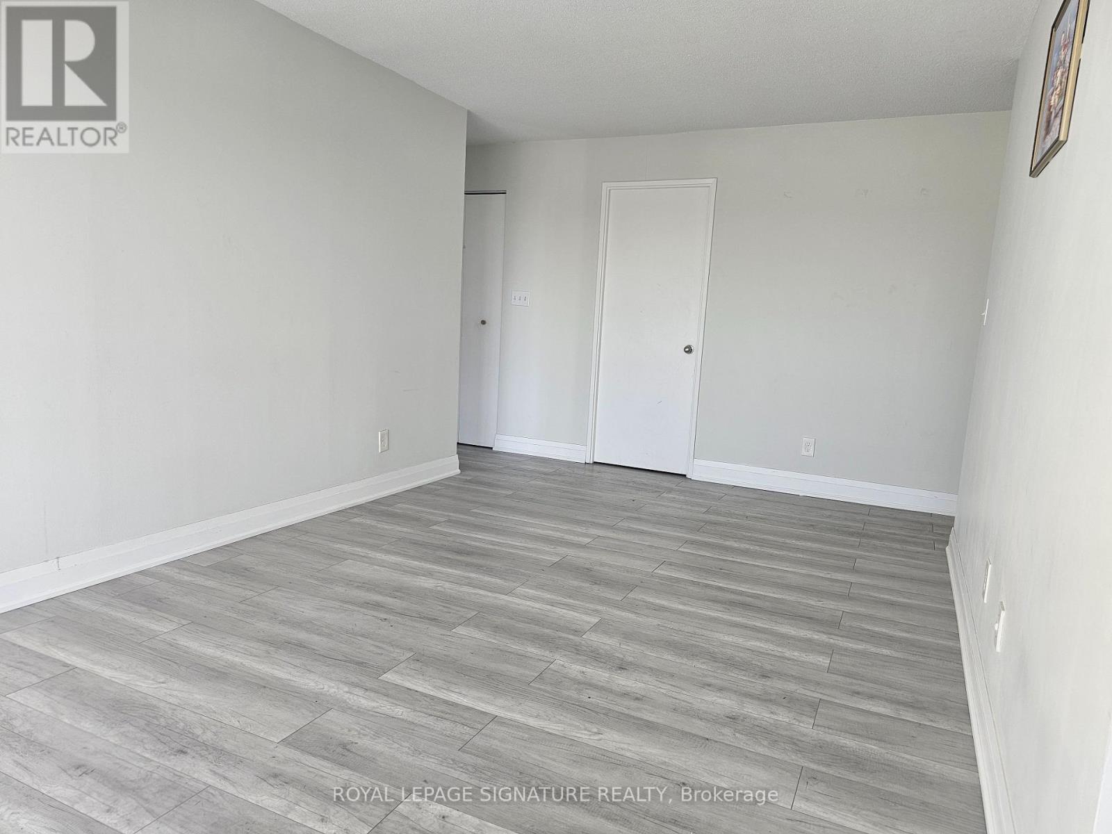 507 - 155 Hillcrest Avenue, Mississauga, Ontario  L5B 3Z2 - Photo 12 - W12613154