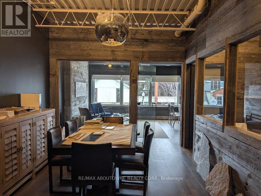 220 Lakeshore Road E, Oakville, Ontario L6J 1H8 - Photo 10 - W12613170