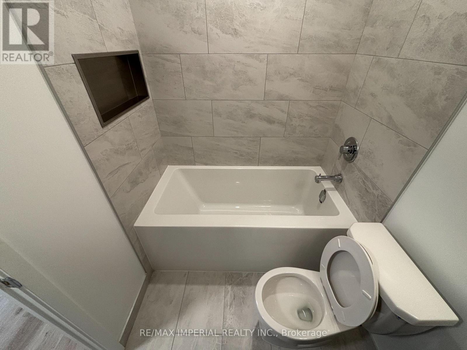 3306 - 395 Square One Drive, Mississauga, Ontario  L5B 0P6 - Photo 6 - W12613194
