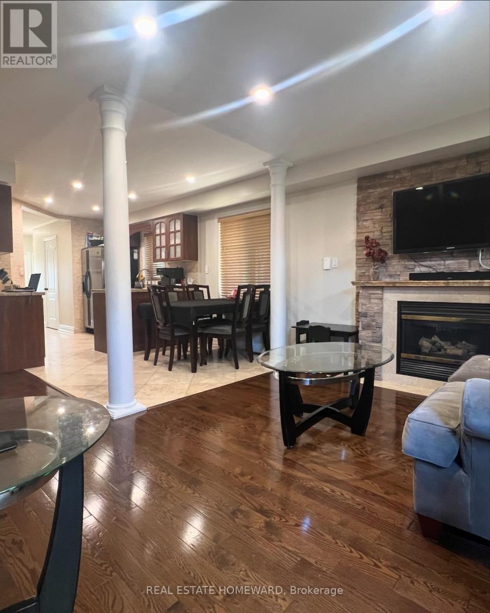 1129 Hickory Hollow Glen, Mississauga, Ontario  L5W 1J4 - Photo 4 - W12613196