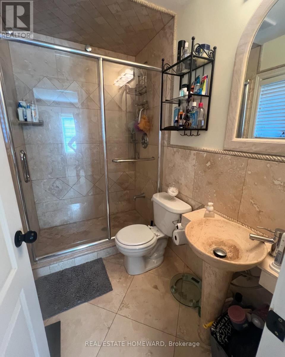 1129 Hickory Hollow Glen, Mississauga, Ontario  L5W 1J4 - Photo 8 - W12613196