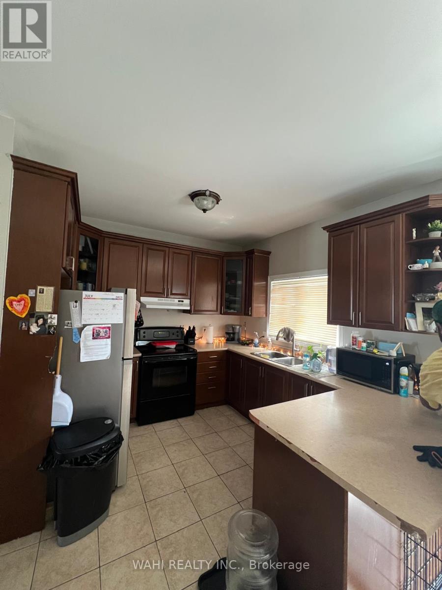 8 Lockport Way, Hamilton, Ontario  L8E 0B1 - Photo 3 - X12612990