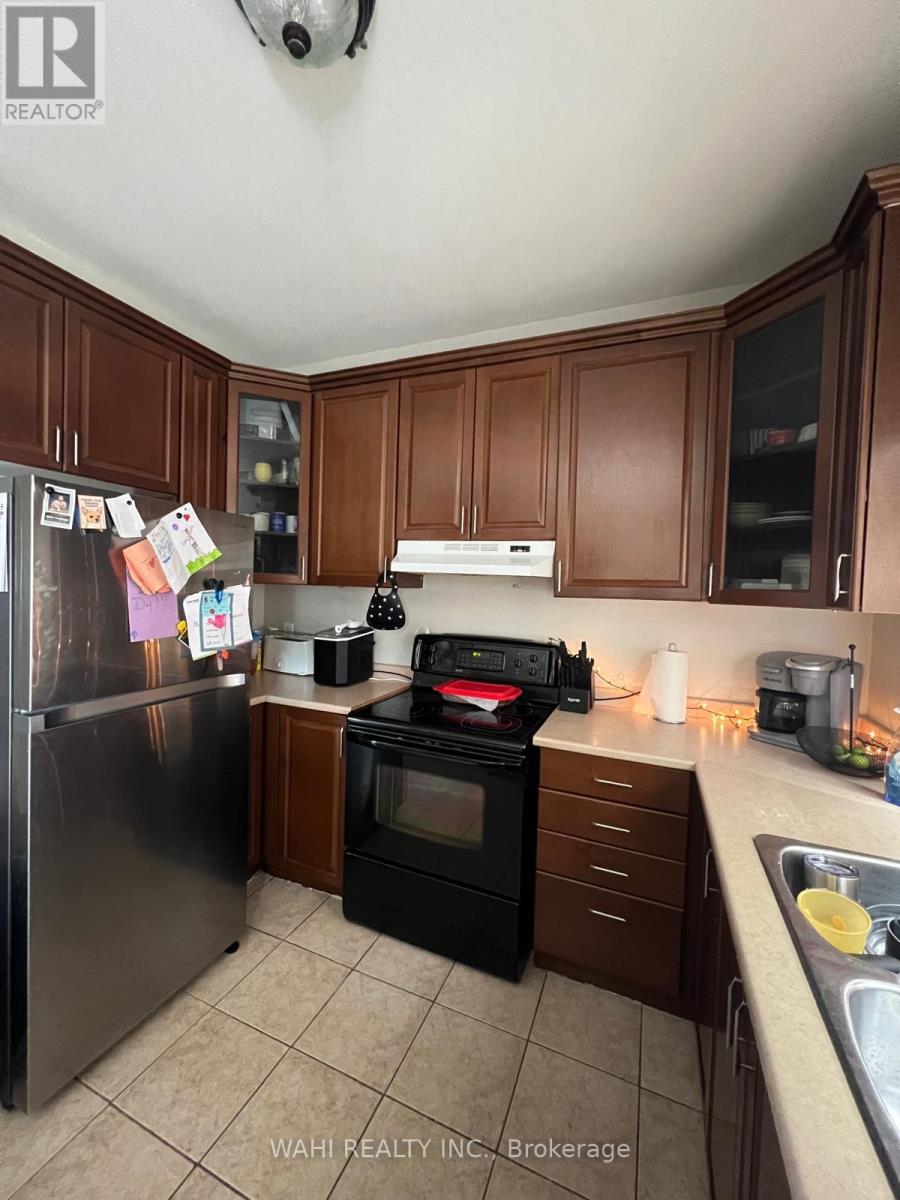 8 Lockport Way, Hamilton, Ontario  L8E 0B1 - Photo 4 - X12612990