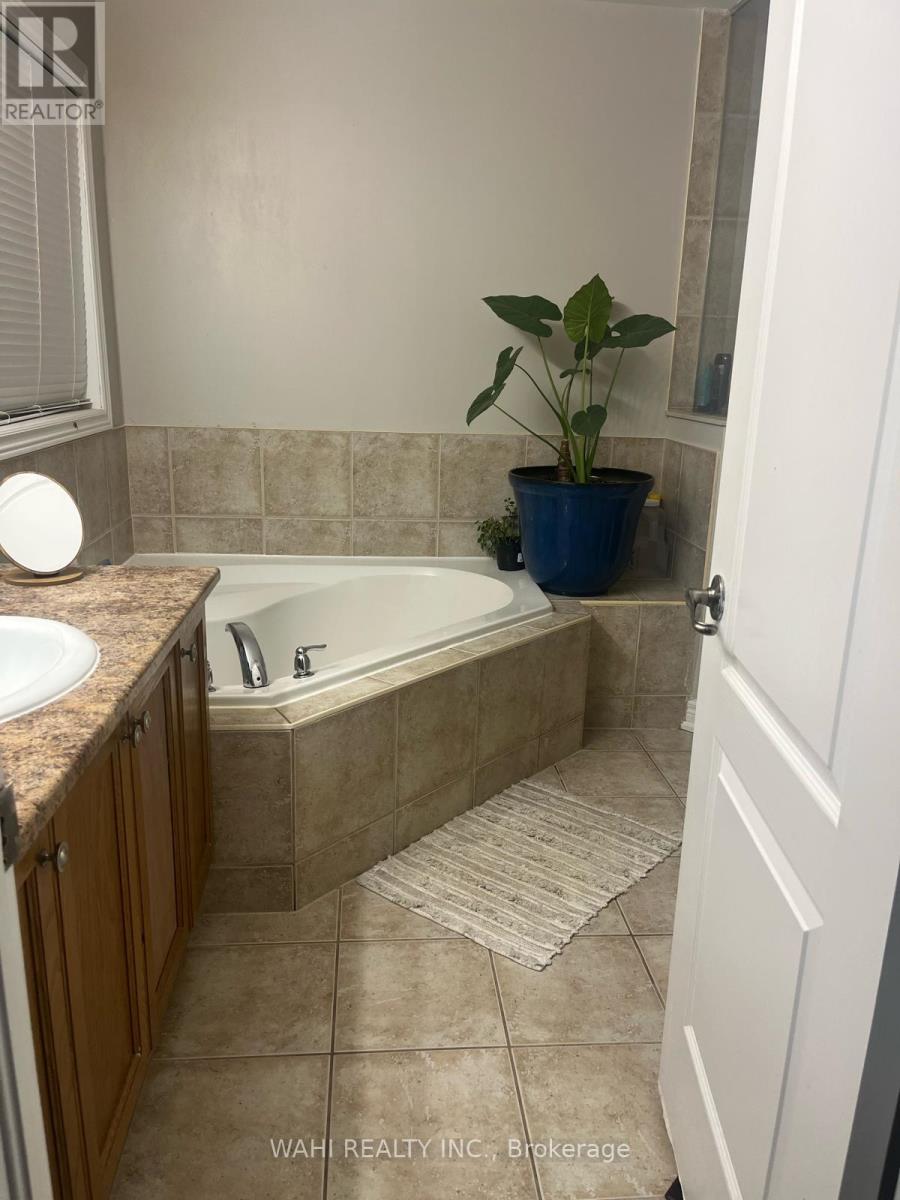 8 Lockport Way, Hamilton, Ontario  L8E 0B1 - Photo 6 - X12612990