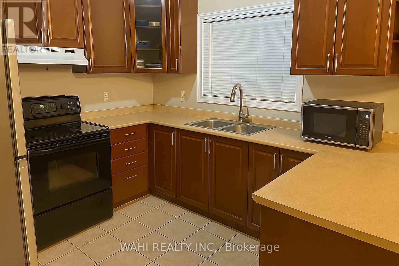 8 Lockport Way, Hamilton, Ontario  L8E 0B1 - Photo 9 - X12612990