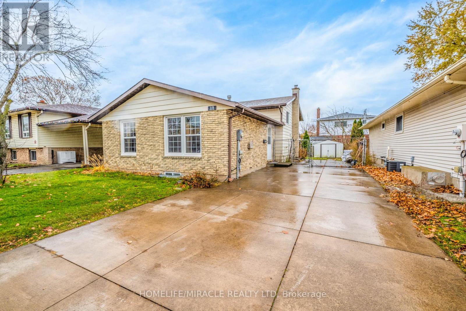 15 Keefer Road, Thorold, Ontario  L2V 4M6 - Photo 4 - X12613012