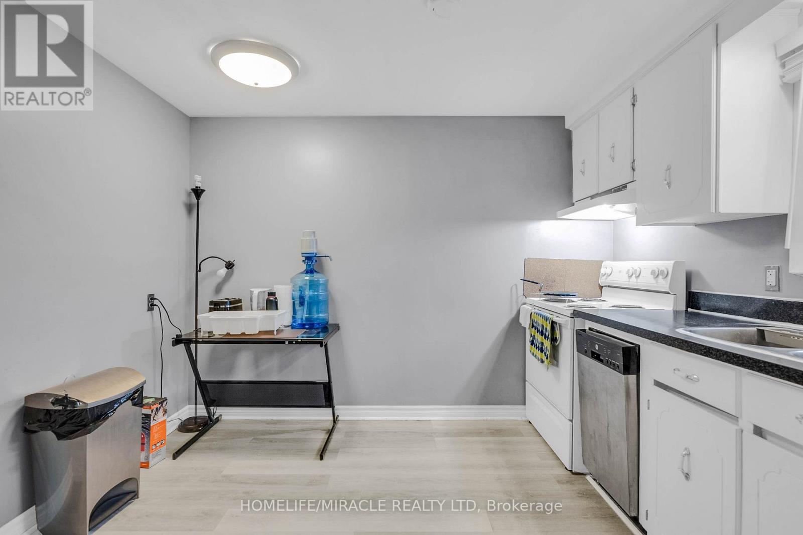 15 Keefer Road, Thorold, Ontario  L2V 4M6 - Photo 8 - X12613012