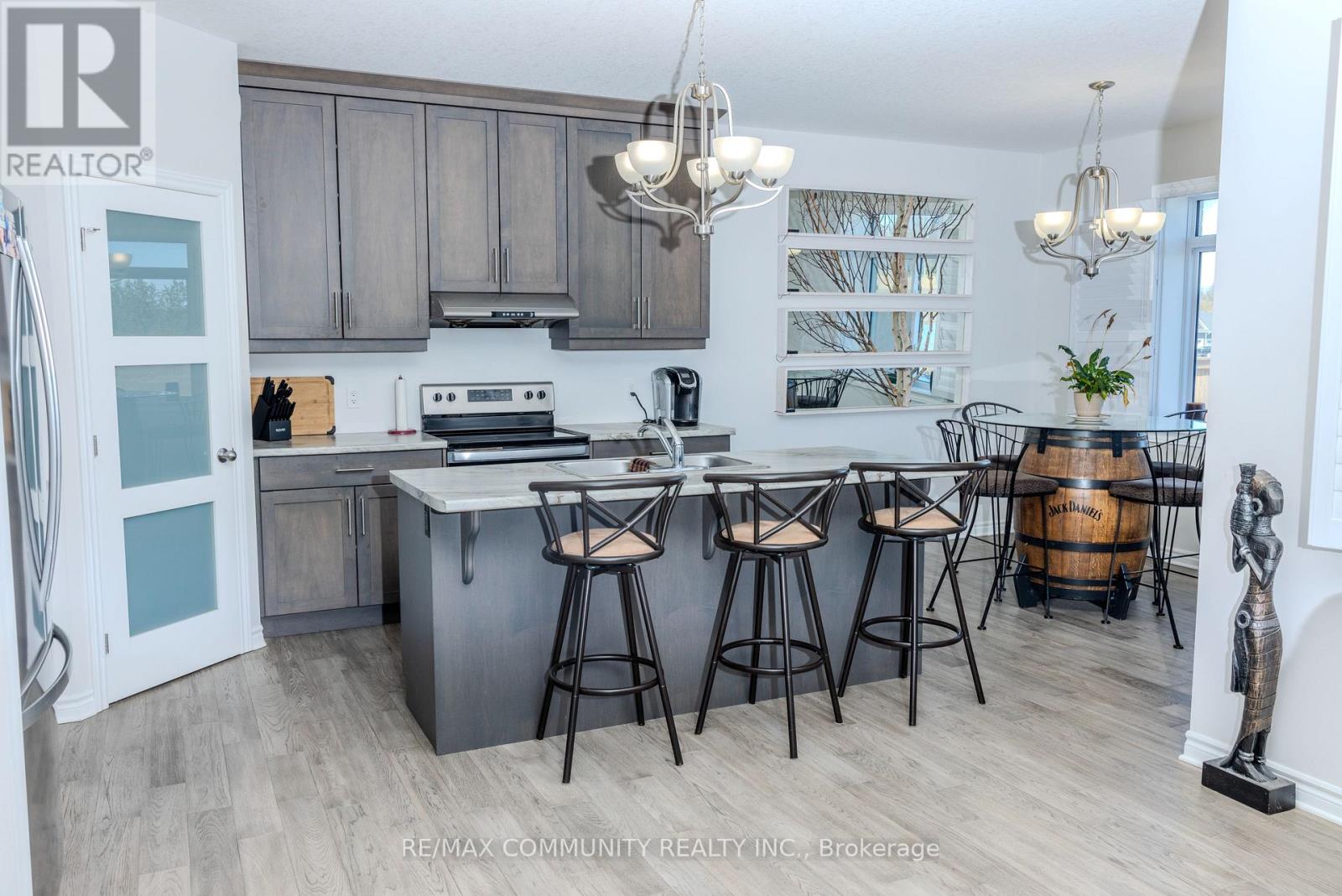 3 Oxford Terrace, St. Thomas, Ontario  N5R 0B5 - Photo 2 - X12613014