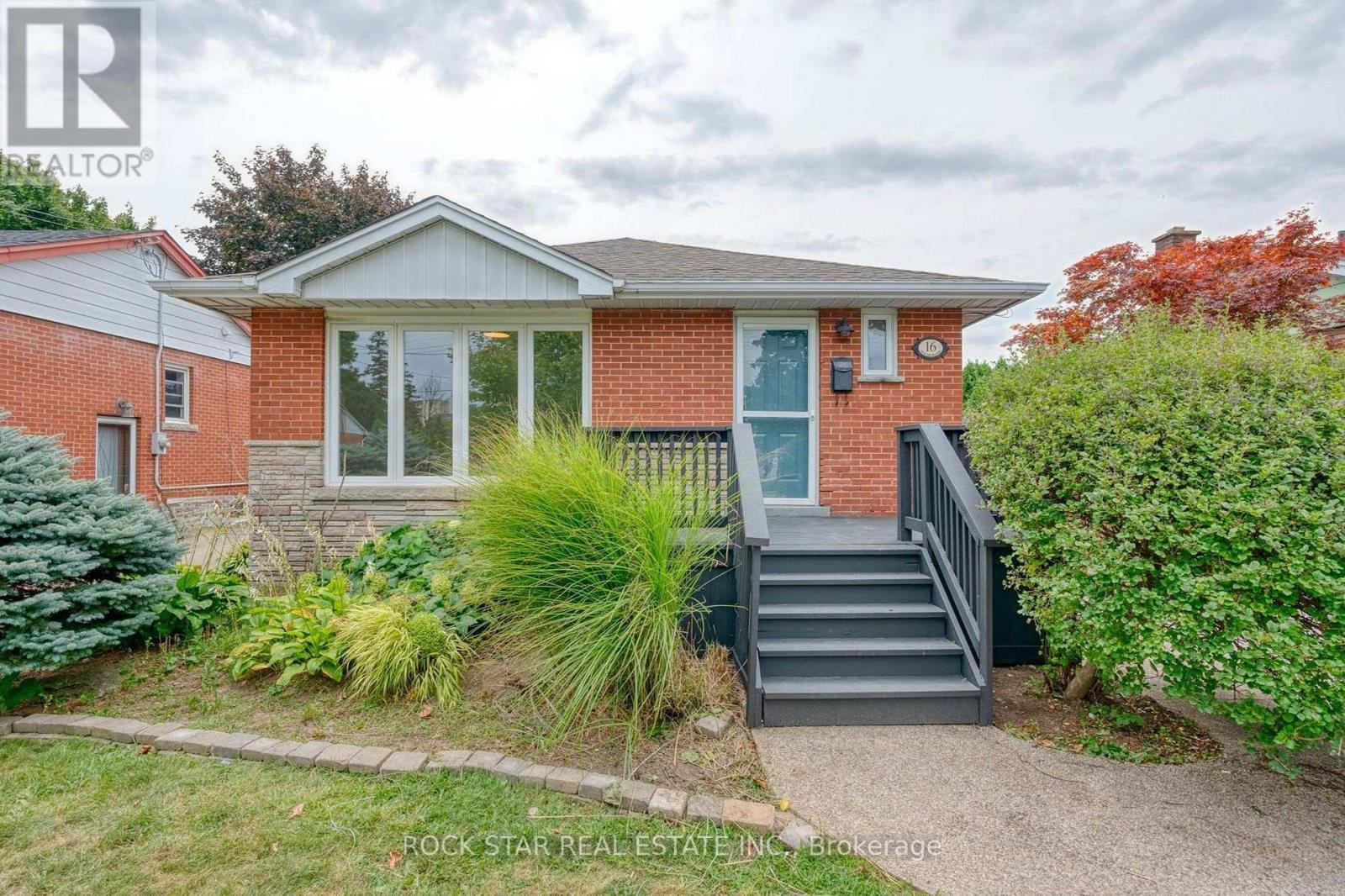 UPPER - 16 WILDEWOOD AVENUE, Hamilton, Ontario