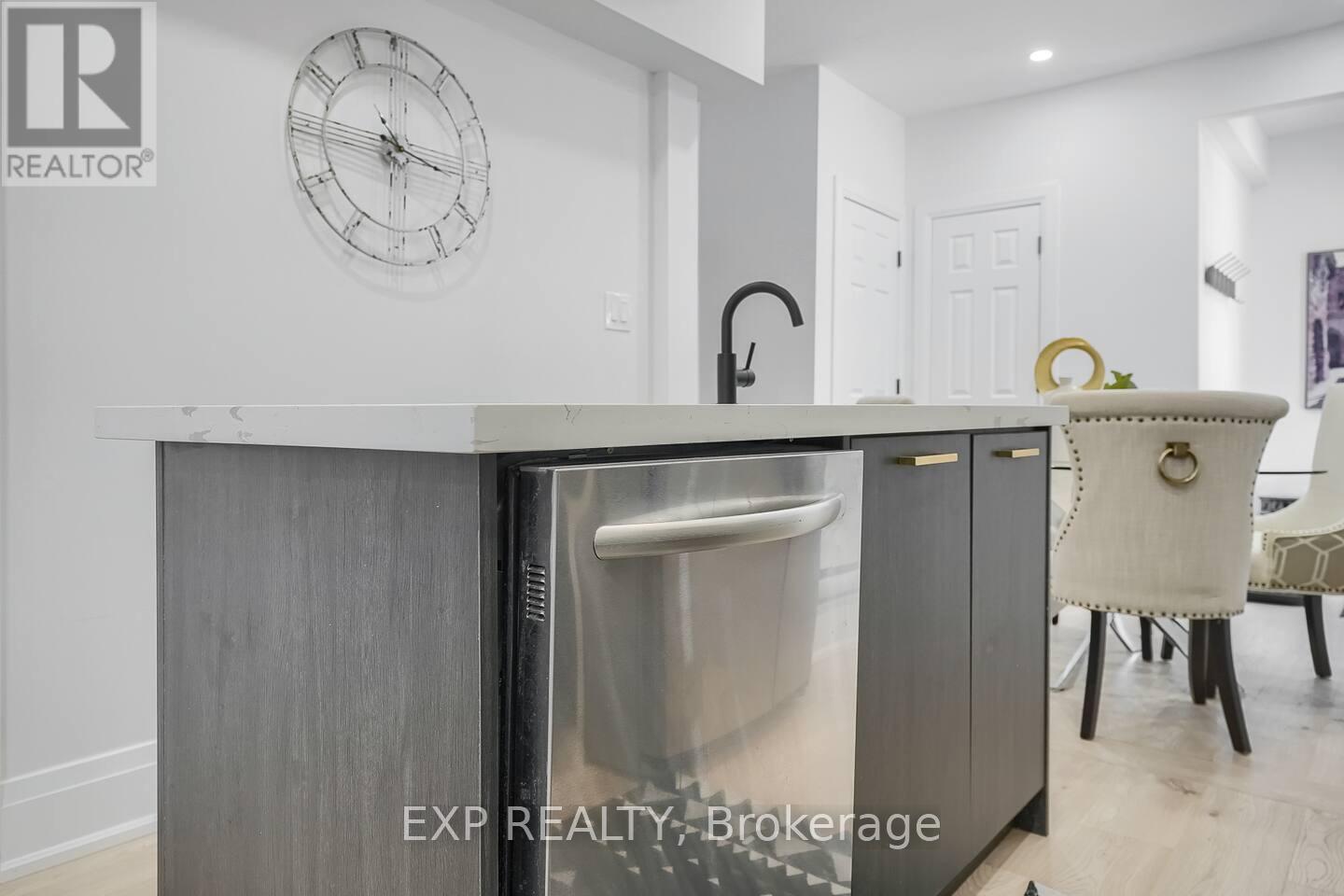 8 Elizabeth Street, St. Catharines, Ontario  L2R 2L1 - Photo 3 - X12613162