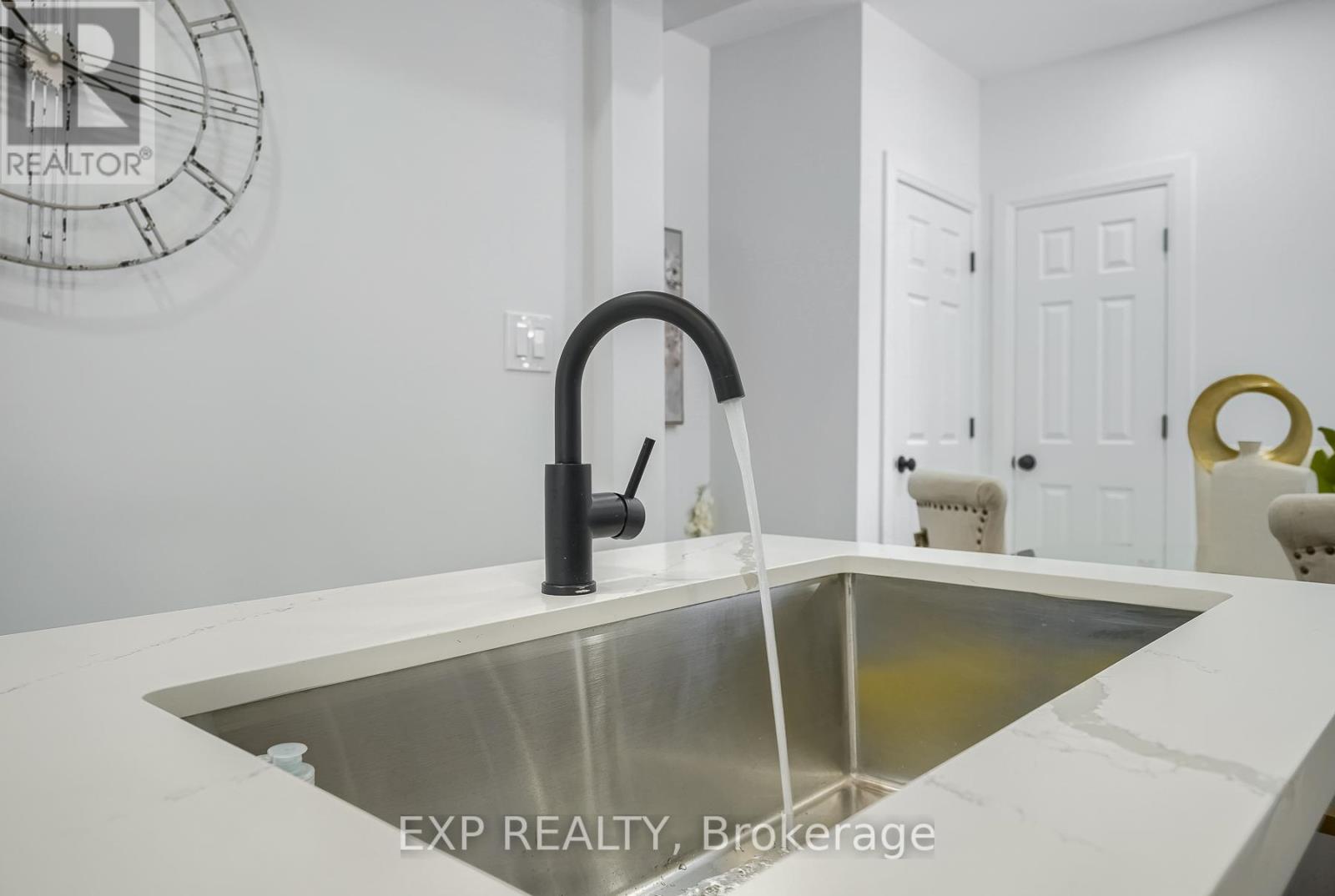 8 Elizabeth Street, St. Catharines, Ontario  L2R 2L1 - Photo 4 - X12613162