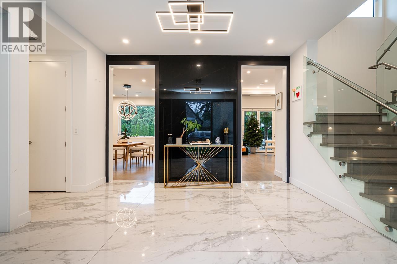 1026 Belmont Avenue, North Vancouver, British Columbia  V7R 1K2 - Photo 3 - R3072884