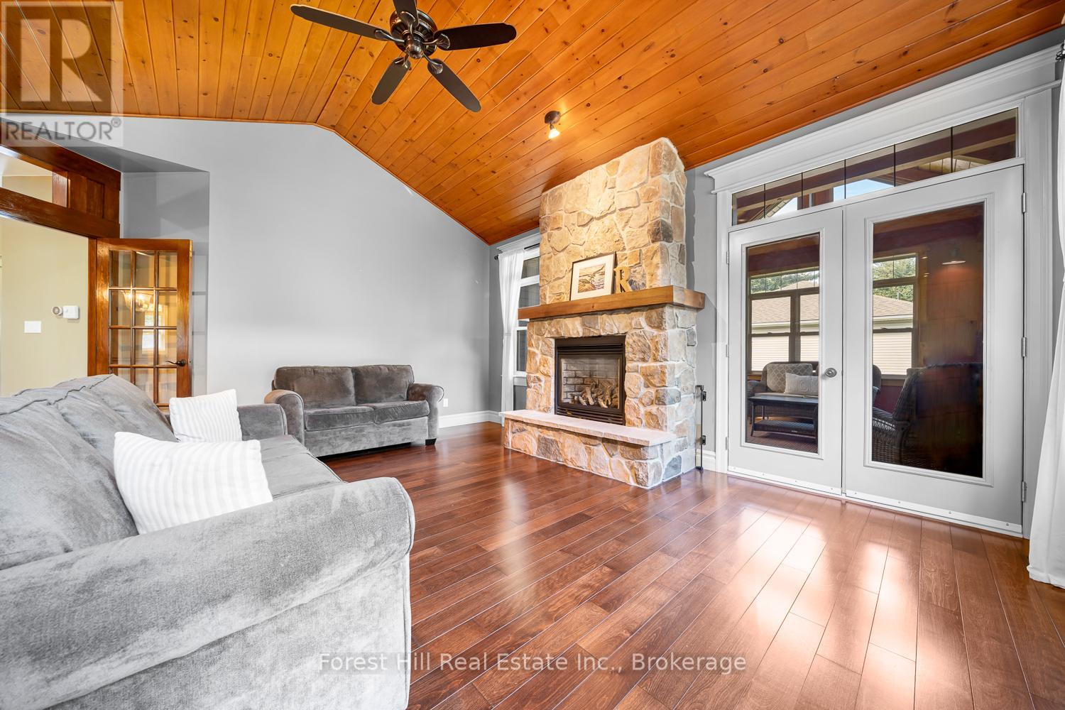 37 Parkway Avenue, Mcdougall, Ontario  P0G 1G0 - Photo 21 - X12405705