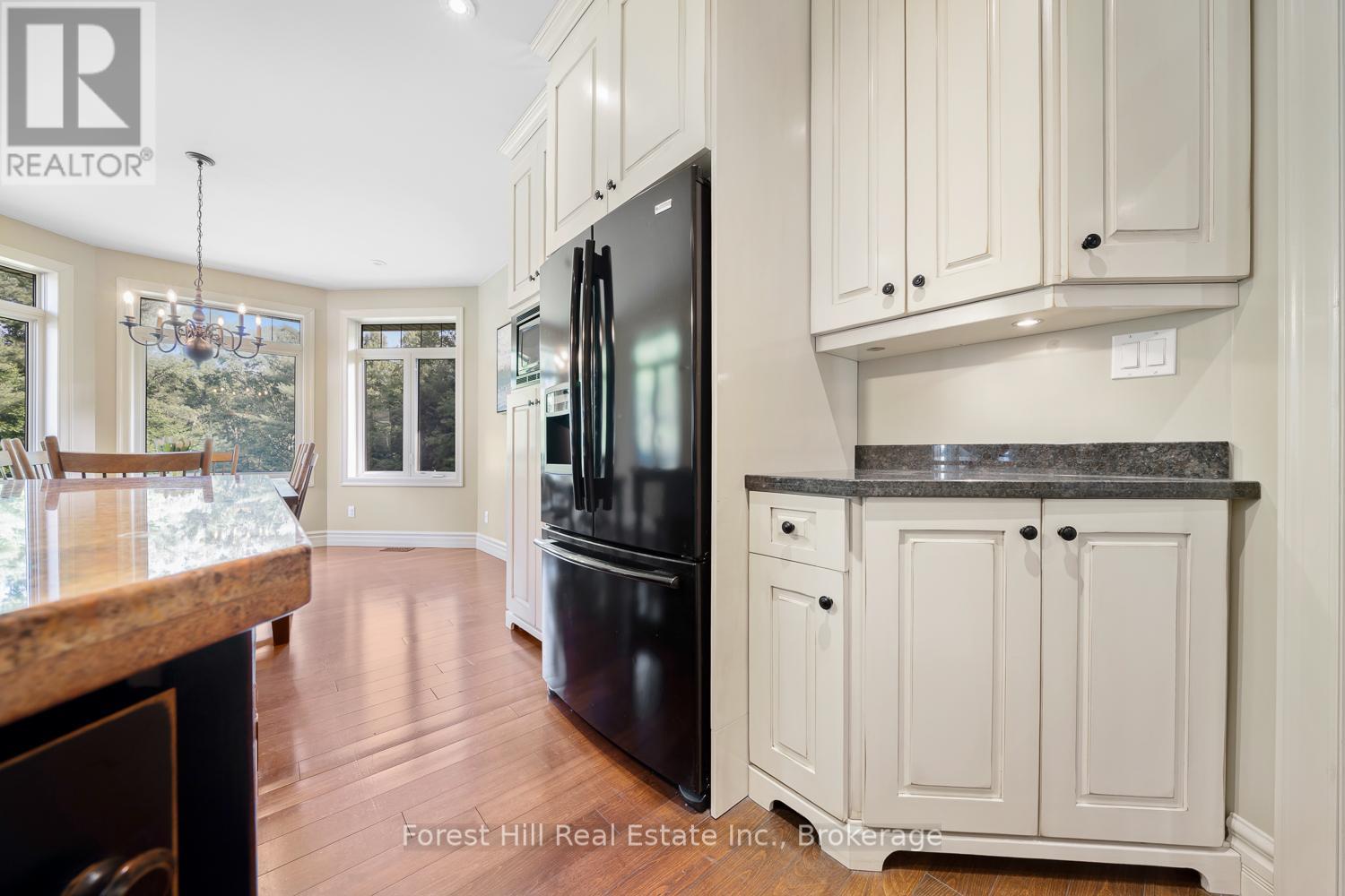 37 Parkway Avenue, Mcdougall, Ontario  P0G 1G0 - Photo 17 - X12405705