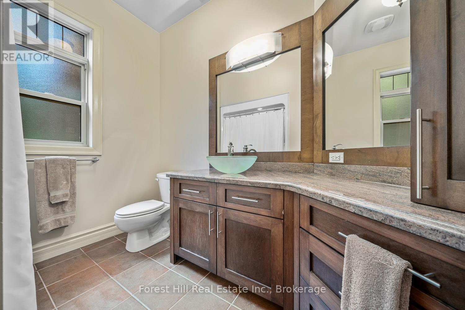 37 Parkway Avenue, Mcdougall, Ontario  P0G 1G0 - Photo 30 - X12405705