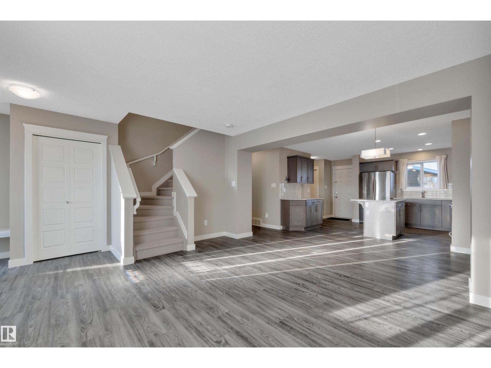 16728 15 Av Sw, Edmonton, Alberta  T6W 3R6 - Photo 3 - E4466454