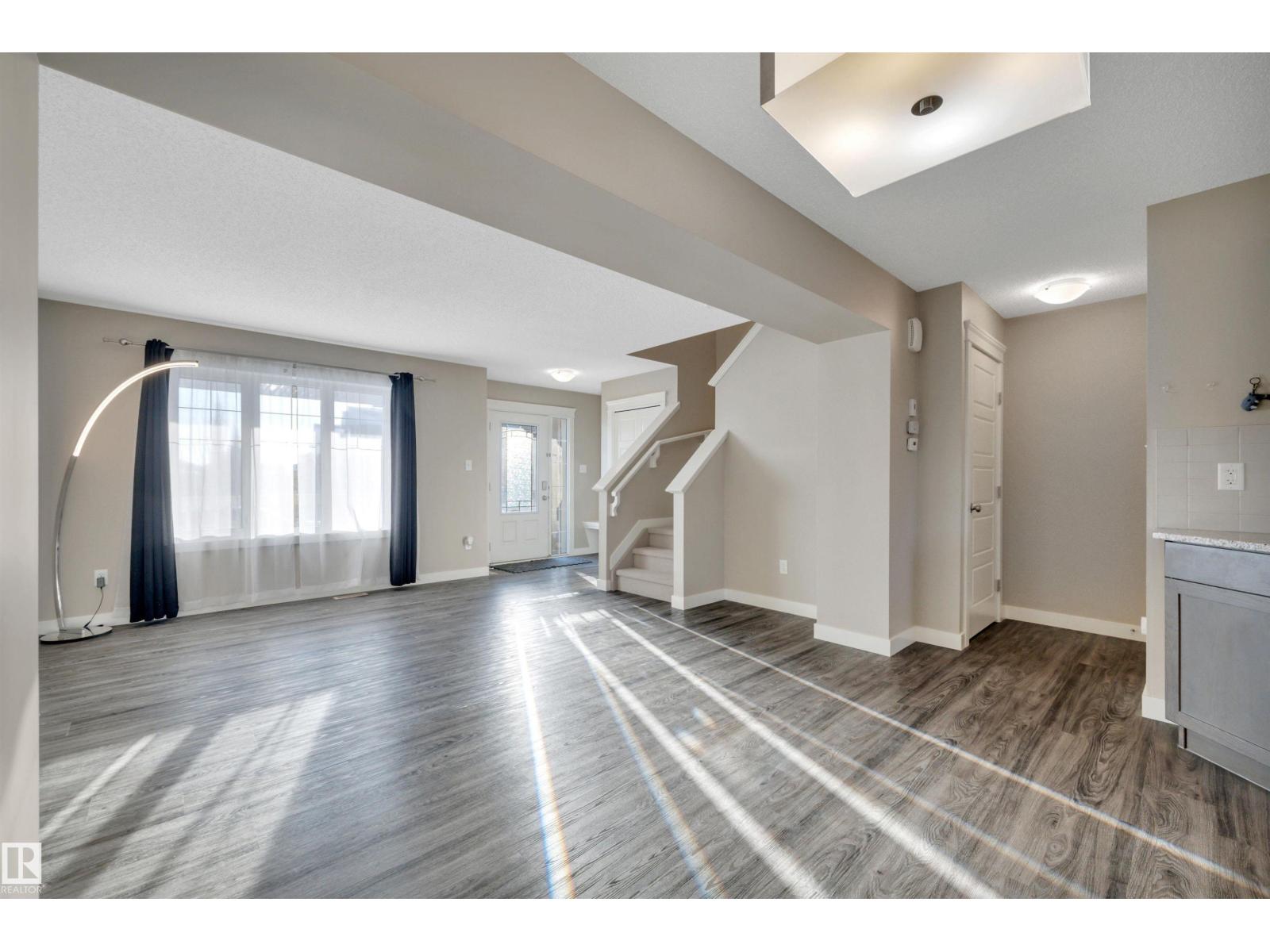 16728 15 Av Sw, Edmonton, Alberta  T6W 3R6 - Photo 2 - E4466454