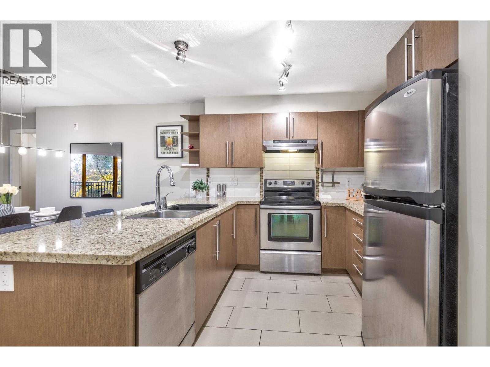 209 2088 Beta Avenue, Burnaby, British Columbia V5C 0C8 - Photo 3 - R3072755