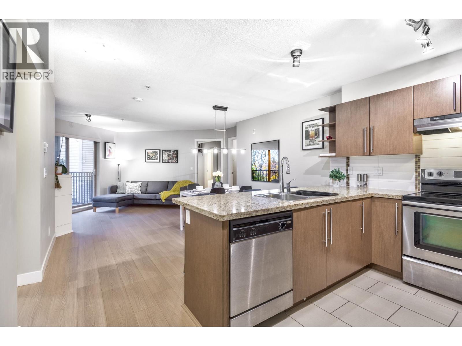 209 2088 Beta Avenue, Burnaby, British Columbia V5C 0C8 - Photo 2 - R3072755