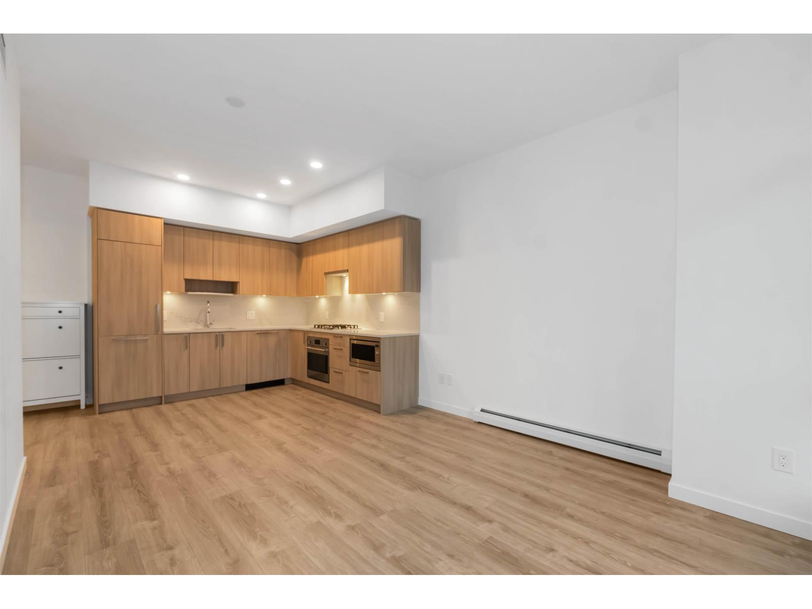 206 13350 Central Avenue, Surrey, British Columbia  V3T 0S1 - Photo 10 - R3072964