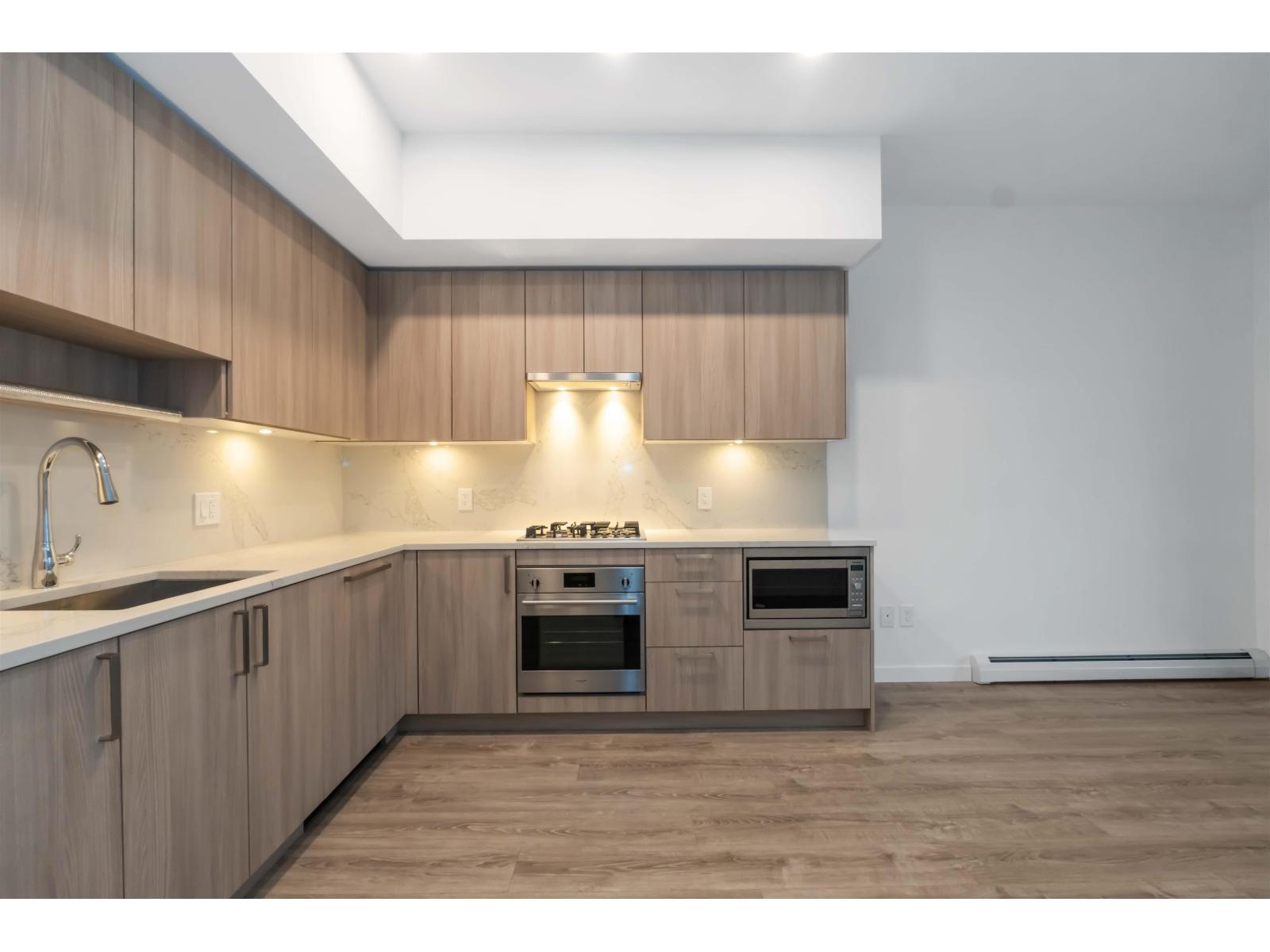 206 13350 Central Avenue, Surrey, British Columbia  V3T 0S1 - Photo 5 - R3072964