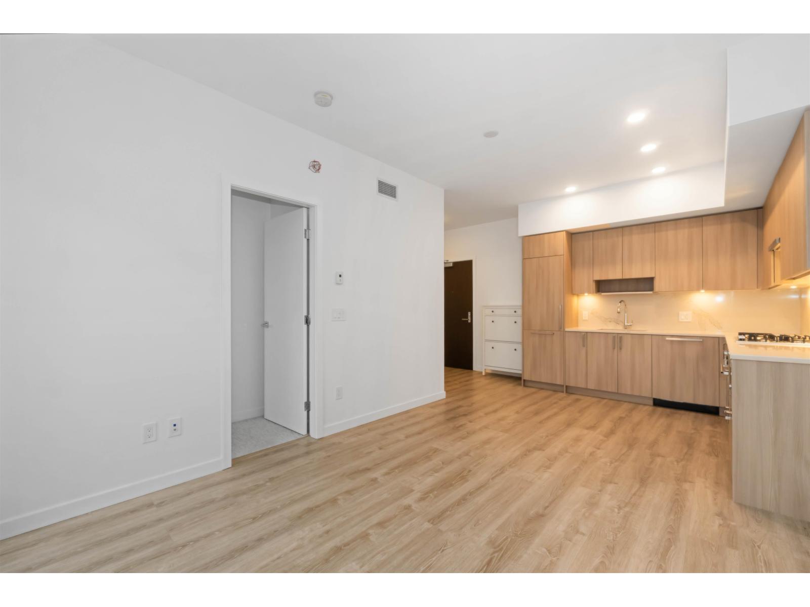 206 13350 Central Avenue, Surrey, British Columbia  V3T 0S1 - Photo 7 - R3072964