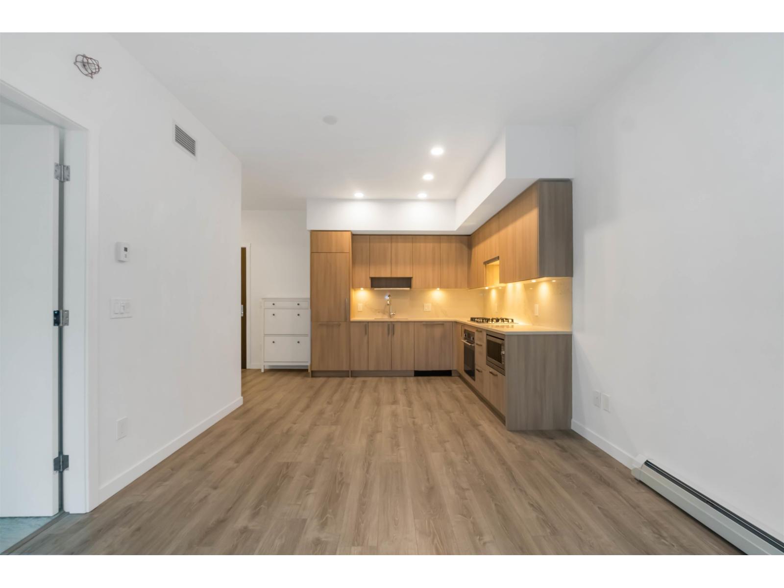 206 13350 Central Avenue, Surrey, British Columbia  V3T 0S1 - Photo 9 - R3072964