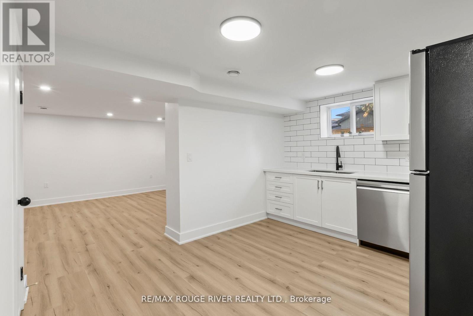 745 Glengrove Street, Oshawa, Ontario  L1J 5C5 - Photo 10 - E12613300