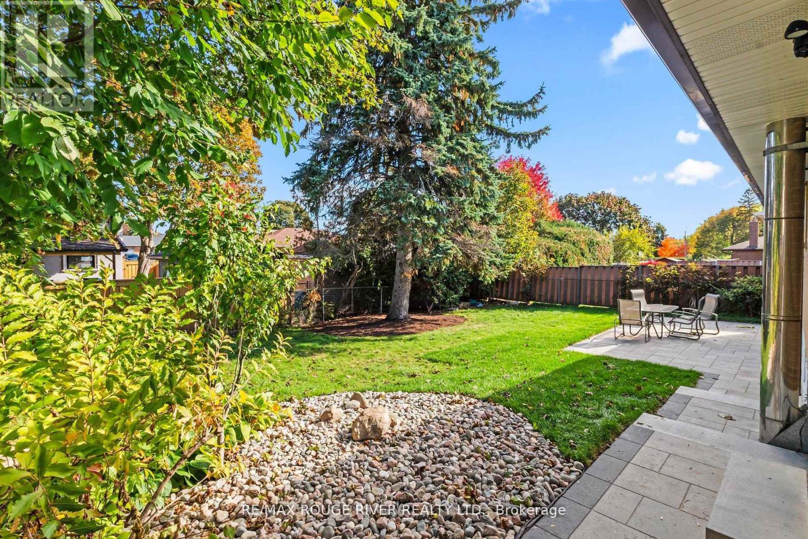 745 Glengrove Street, Oshawa, Ontario  L1J 5C5 - Photo 2 - E12613300