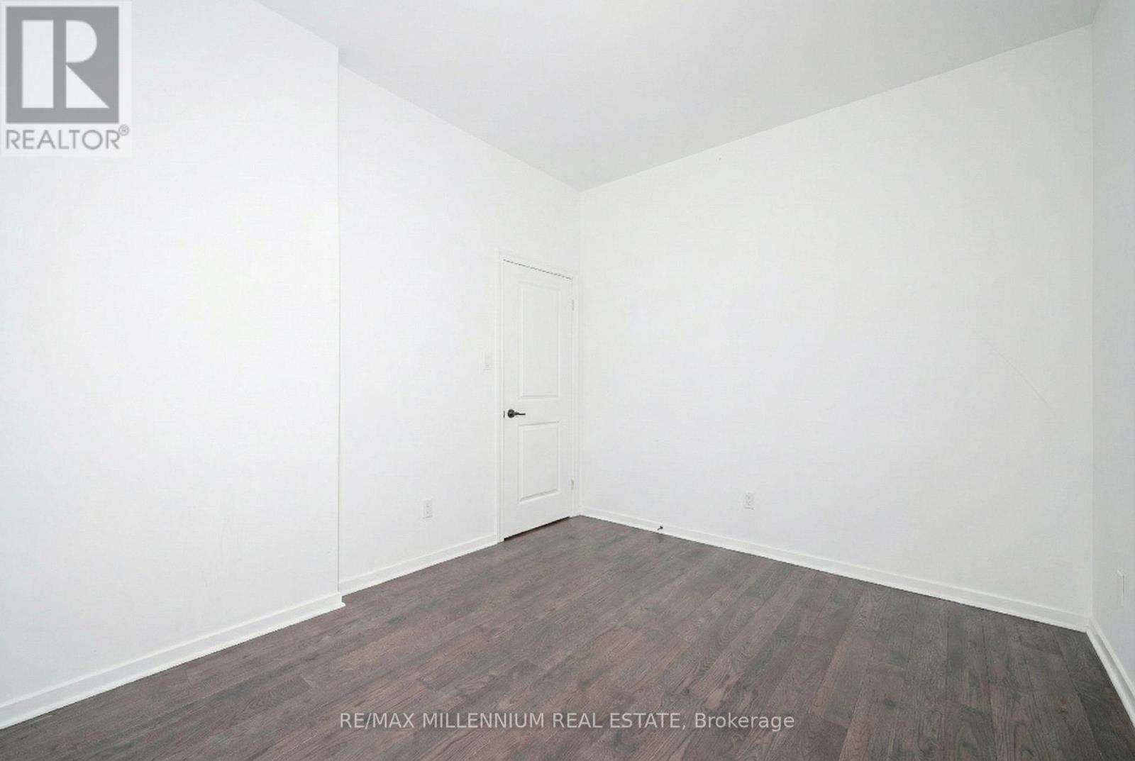 6 Turnberry Court, Bracebridge (Monck (Bracebridge)), Ontario  P1L 0N5 - Photo 9 - X12608460