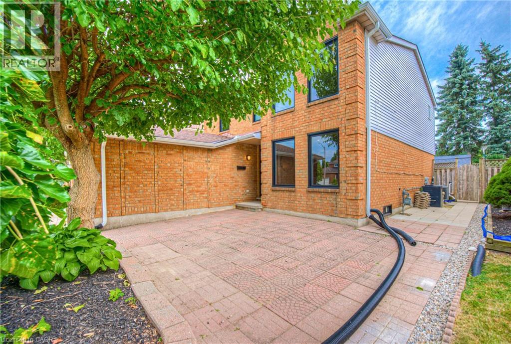 243 Highview Drive, Kitchener, Ontario  N2N 2K6 - Photo 3 - 40793104