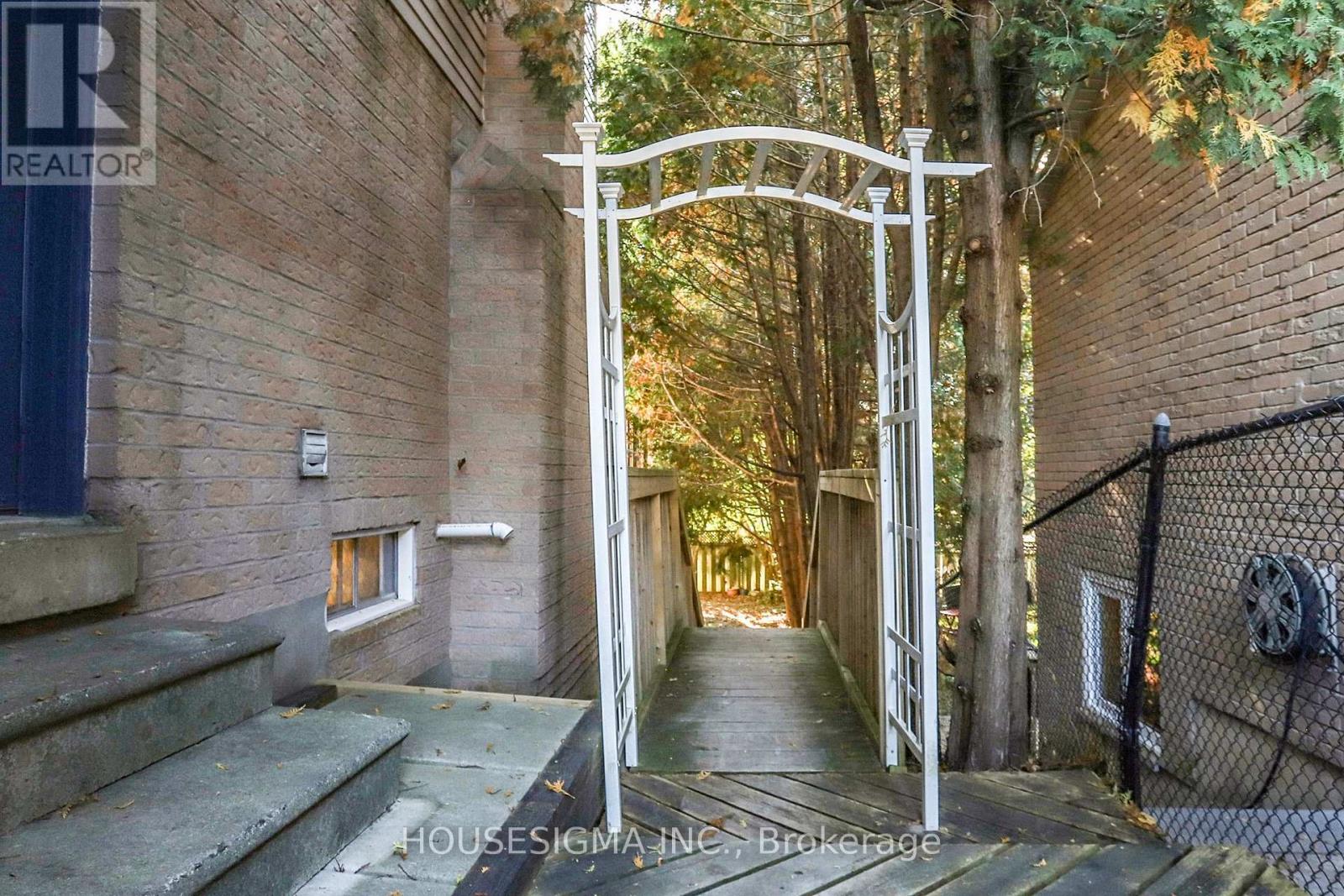 41 Underhill Crescent, Aurora, Ontario  L4G 5S3 - Photo 40 - N12613268