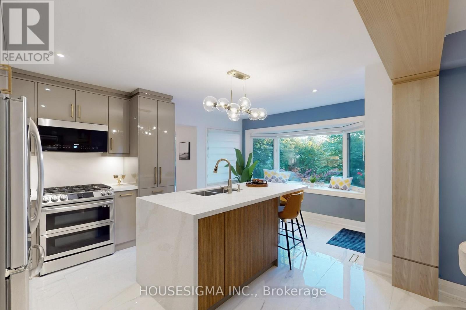 41 Underhill Crescent, Aurora, Ontario  L4G 5S3 - Photo 6 - N12613268