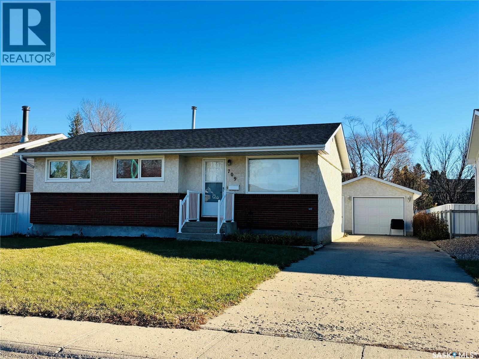 709 Arthur Avenue, Estevan, Saskatchewan  S4A 1K5 - Photo 2 - SK025363