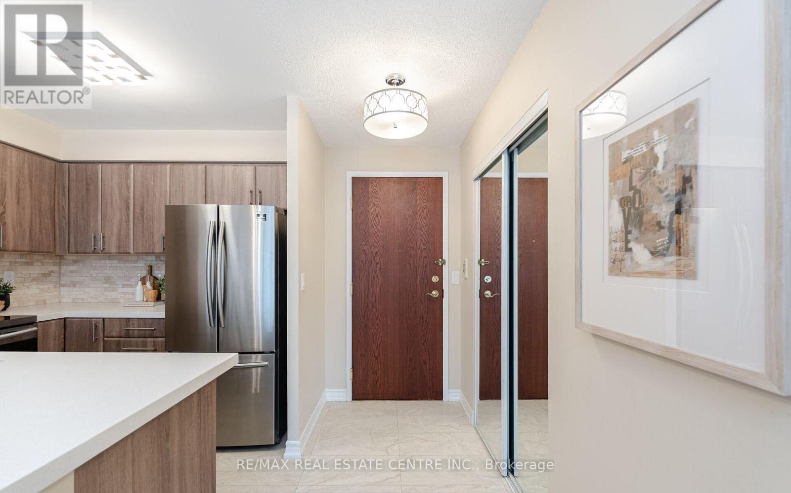 307 - 2585 Erin Centre Boulevard, Mississauga, Ontario  L5M 6Z7 - Photo 4 - W12613240