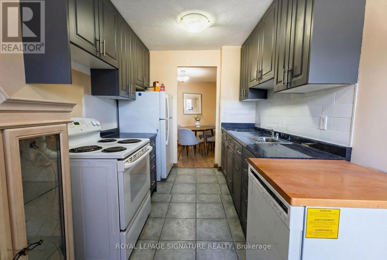 209 - 15 Kensington Road, Brampton, Ontario  L6T 3W2 - Photo 10 - W12613276