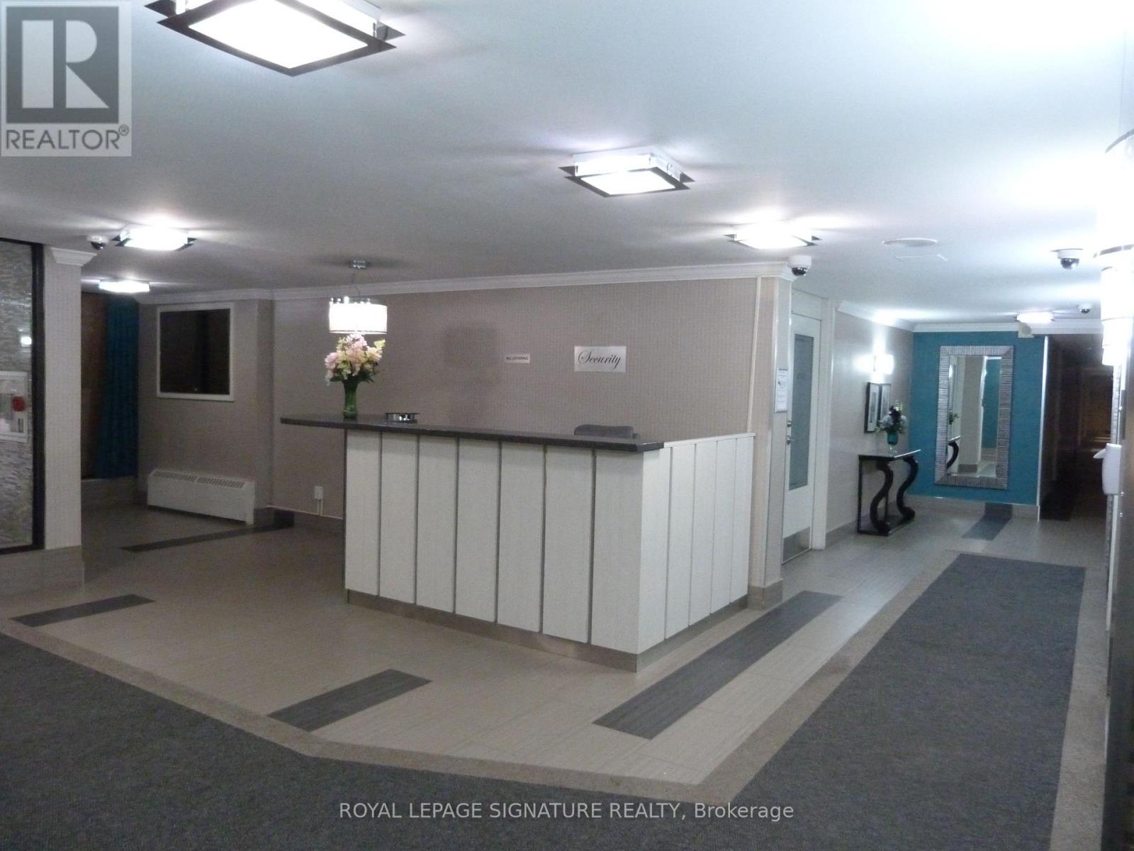 209 - 15 Kensington Road, Brampton, Ontario  L6T 3W2 - Photo 2 - W12613276