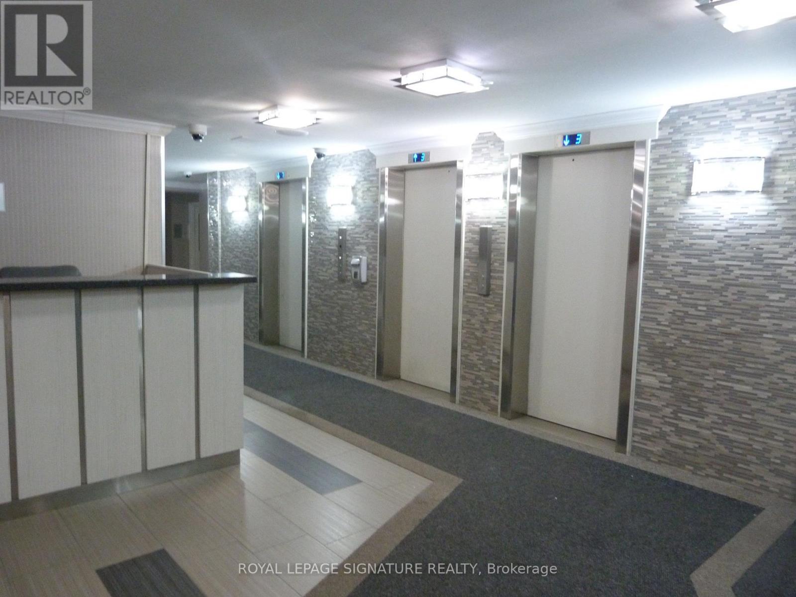 209 - 15 Kensington Road, Brampton, Ontario  L6T 3W2 - Photo 4 - W12613276