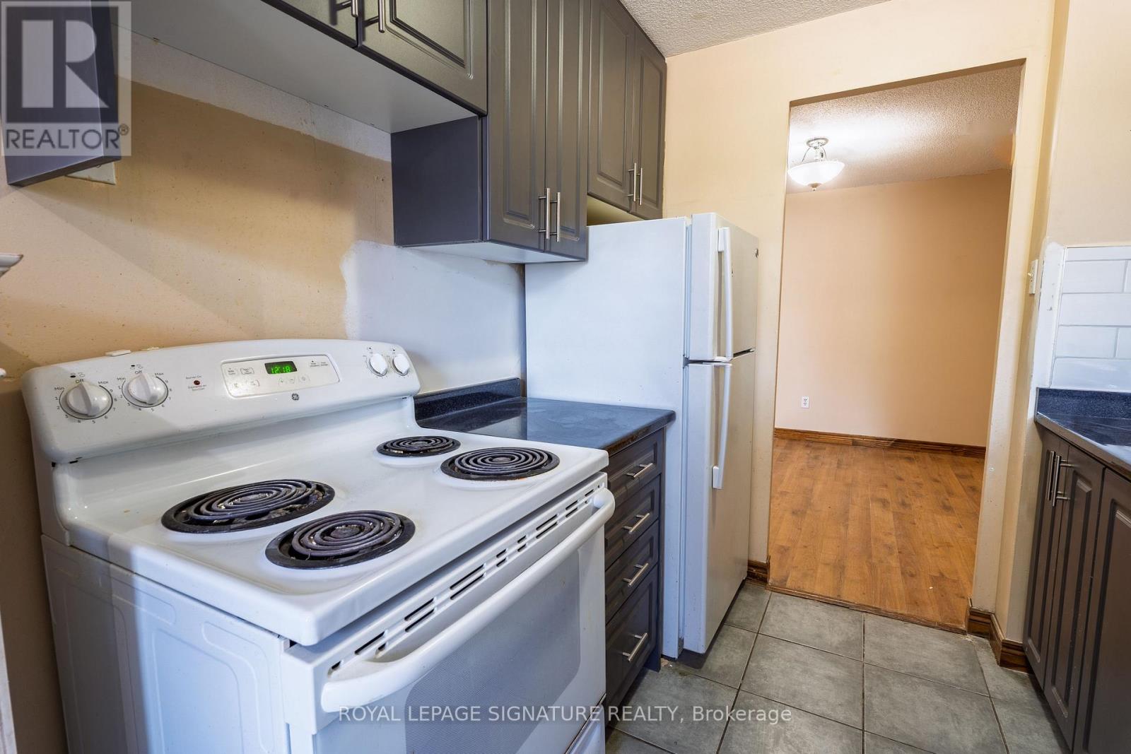 209 - 15 Kensington Road, Brampton, Ontario  L6T 3W2 - Photo 7 - W12613276