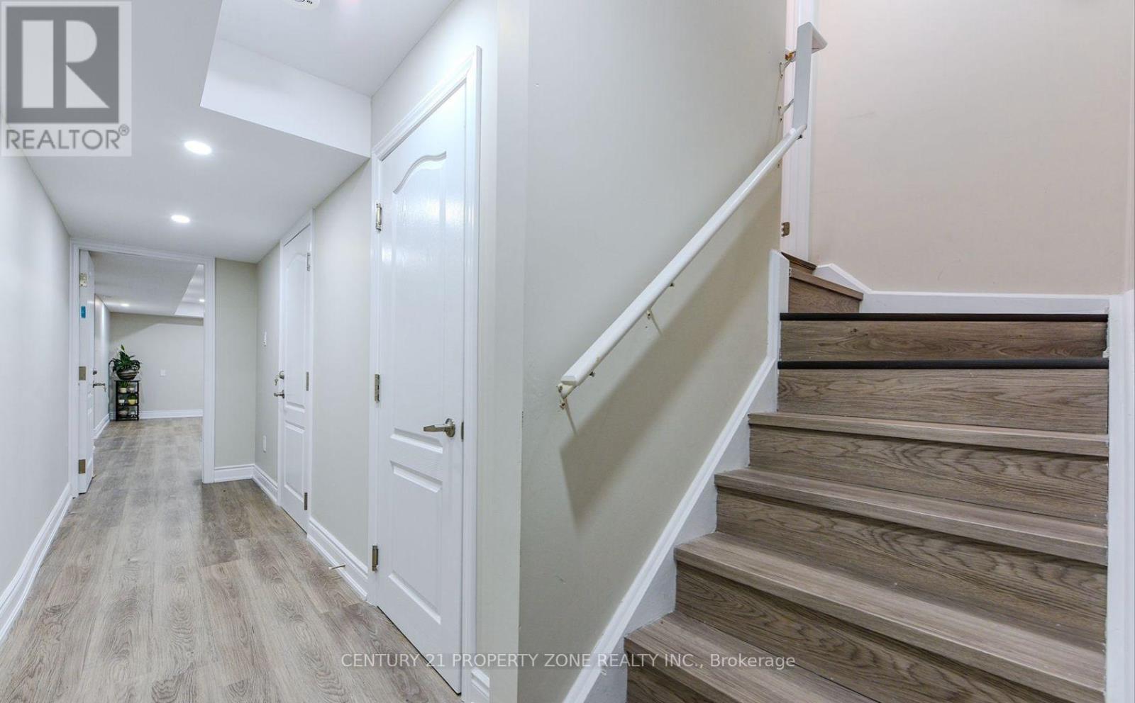 122 Bonnie Braes Drive, Brampton, Ontario  L6Y 0W7 - Photo 3 - W12613290